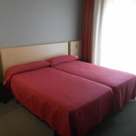 Готель Montgo 2*